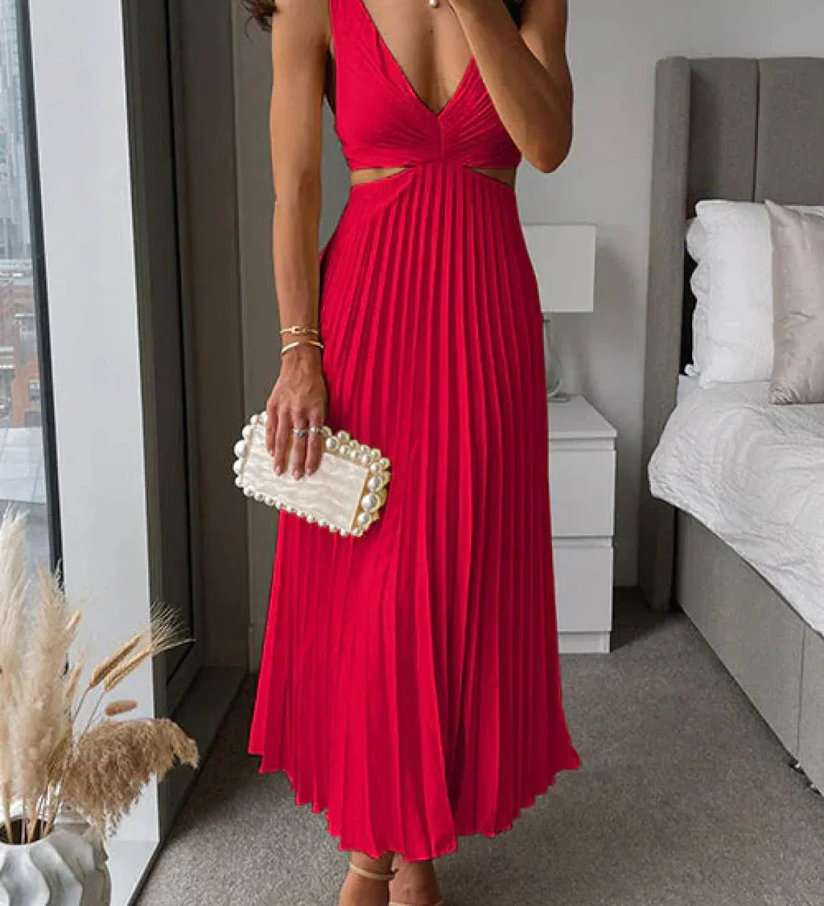 Benedykta – Sukienka midi z eleganckim wycięciem w talii